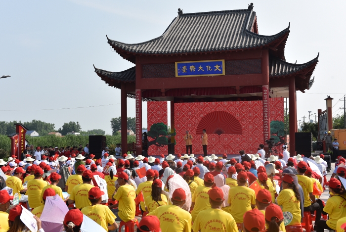 6月21日，由省文联主办，省文艺志愿者协会、荆州市文联、中共石首市委宣传部承办的“美好生活 共同缔造 荆楚‘红色文艺轻骑兵’文艺惠民演出活动”在石首市东升镇新港口村举行