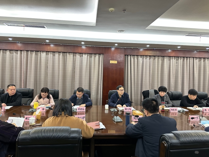 2023年2月6日，省文联赴恩施州调研基层文艺工作并召开座谈会。省文联党组书记、常务副主席张士军出席会议并讲话，恩施州委常委、宣传部部长向红林主持会议（恩施州文联供图）